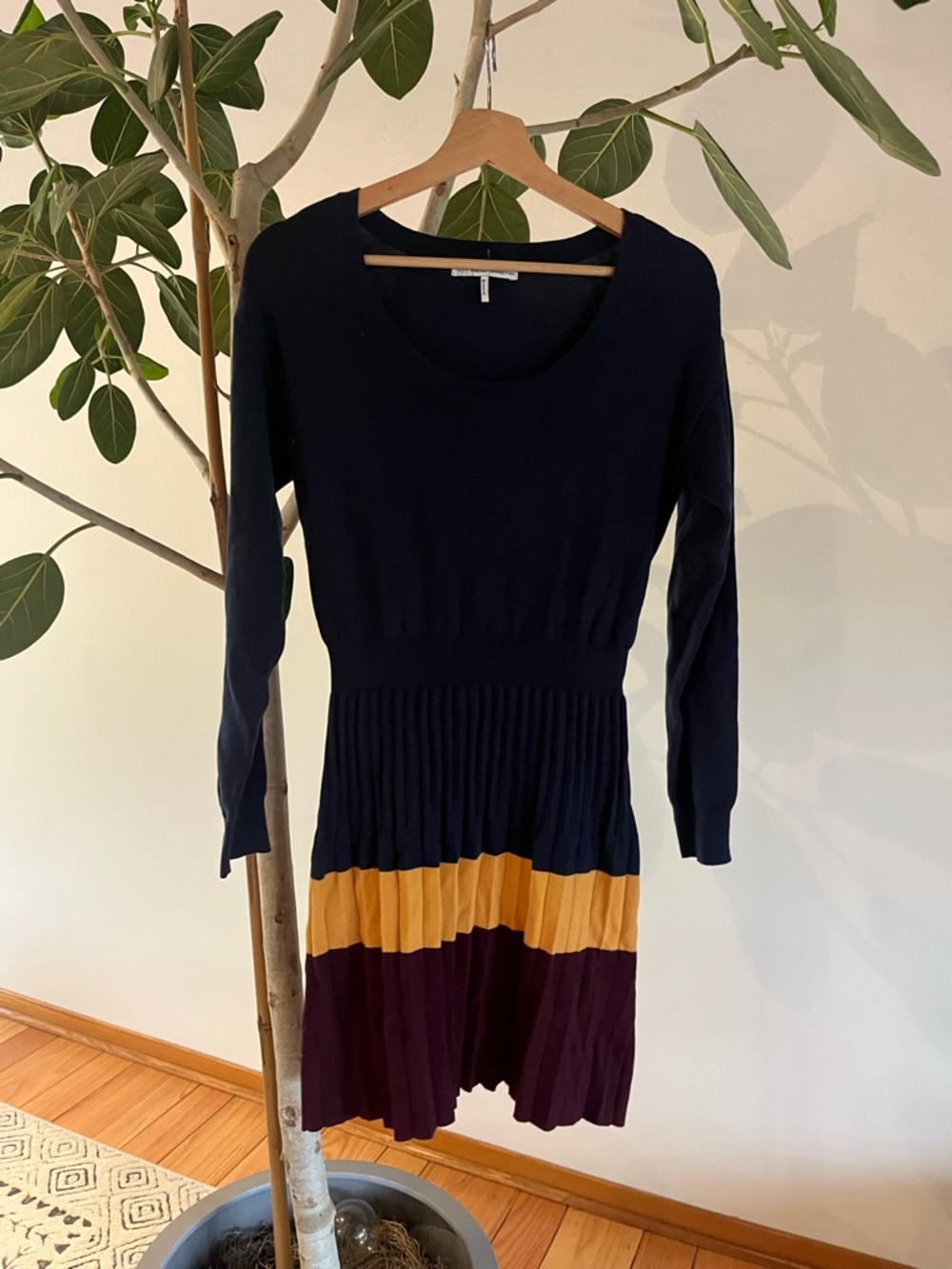 Women's Navy Long-Sleeve Colorblock Pleated Dress